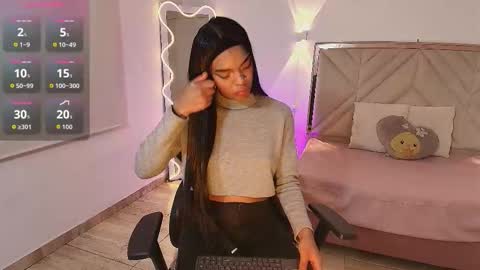 Snapshot of miagates_tay chatting on October 10, 3:23 am Mia online show from October 10, 3:23 am