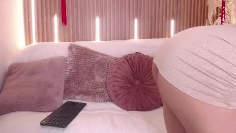 Mia  online show from May 27, 9:23 pm