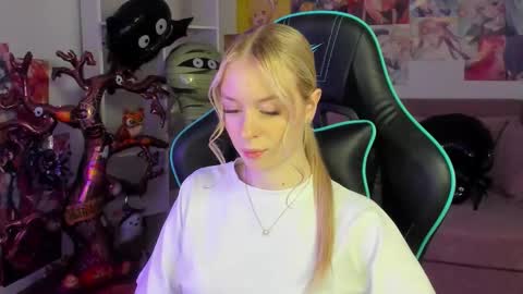 Mia online show from October 29, 6:19 pm