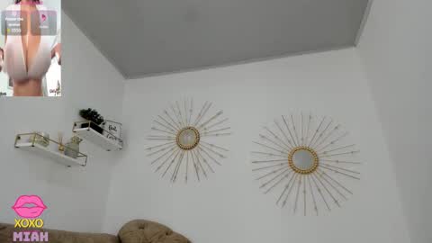 Miah Collins online show from December 18, 7:09 pm