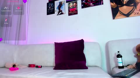 Mia online show from February 8, 7:16 pm