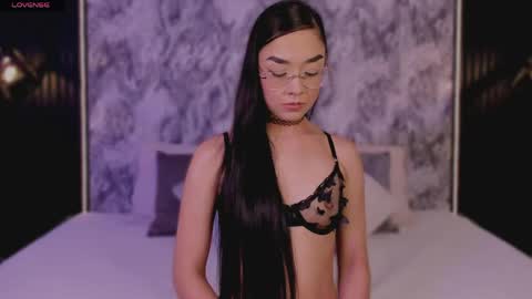 Mia Larouse online show from April 23, 9:05 pm