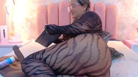 Mia online show from January 10, 5:24 am