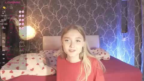 Mia online show from September 19, 3:27 pm