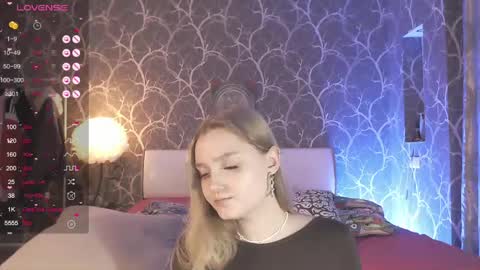 Mia online show from April 22, 8:27 pm