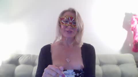 miamitransgirl305 online show from May 9, 3:34 am