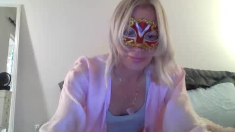 miamitransgirl305 online show from April 27, 12:41 am
