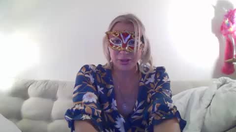 miamitransgirl305 online show from May 1, 1:32 am