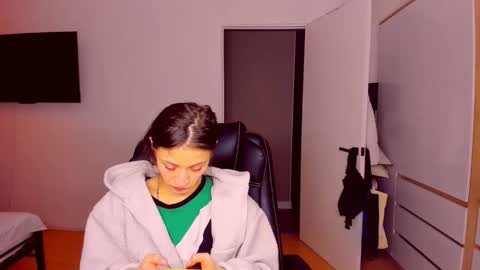 Mia online show from March 20, 11:21 pm