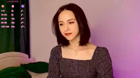 Mia online show from November 24, 6:34 am