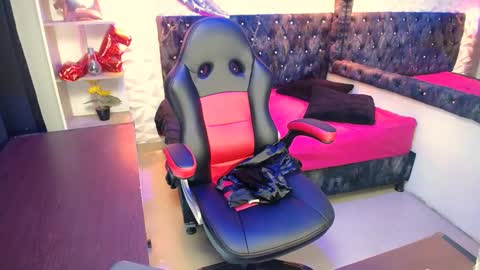 mia online show from September 19, 6:44 pm