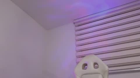 Mia online show from February 14, 2:39 am