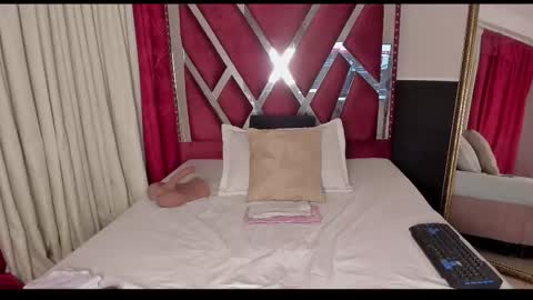 Snapshot of micaelahott_ chatting on October 1, 4:11 am micaelahott_ online show from October 1, 4:11 am