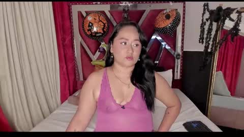 Snapshot of micaelahott_ chatting on October 22, 4:37 am micaelahott_ online show from October 22, 4:37 am
