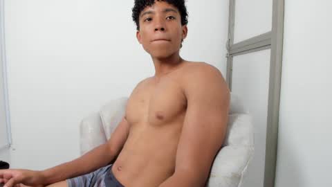 michael_cum23 online show from May 27, 9:01 pm