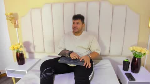 Snapshot of michael_hill1 chatting on October 20, 6:13 pm MICHAEL online show from October 20, 6:13 pm