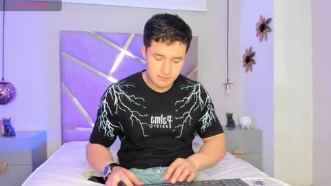 MichaelConnor  online show from February 4, 12:22 pm