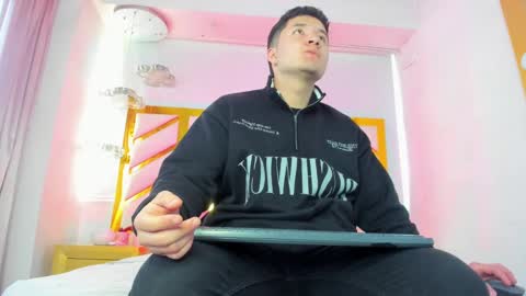 MichaelConnor  online show from January 30, 11:44 am