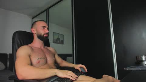 Snapshot of michaelevansx chatting on October 21, 12:38 am MichaelEvansx online show from October 21, 12:38 am