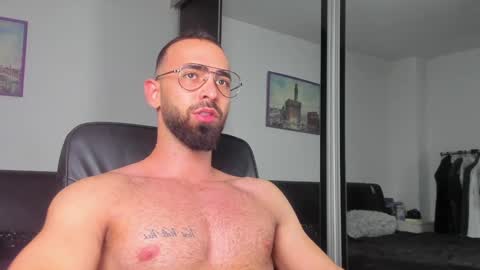 Snapshot of michaelevansx chatting on January 10, 10:04 pm MichaelEvansx online show from January 10, 10:04 pm