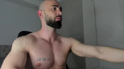 MichaelEvansx online show from April 26, 9:12 pm