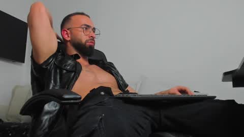 Snapshot of michaelevansx chatting on December 22, 12:07 am MichaelEvansx online show from December 22, 12:07 am