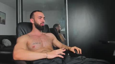Snapshot of michaelevansx chatting on February 11, 2:35 pm MichaelEvansx online show from February 11, 2:35 pm