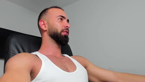 Snapshot of michaelevansx chatting on December 23, 10:23 pm MichaelEvansx online show from December 23, 10:23 pm