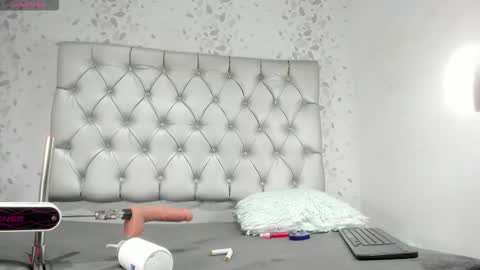 Snapshot of michelle_perla chatting on October 22, 7:04 pm michelle perla online show from October 22, 7:04 pm