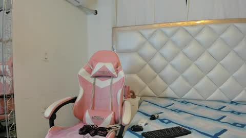 michelleblair1 online show from April 20, 12:52 pm