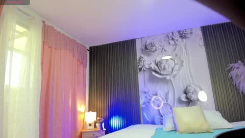 michellepreston_ online show from April 6, 12:06 pm