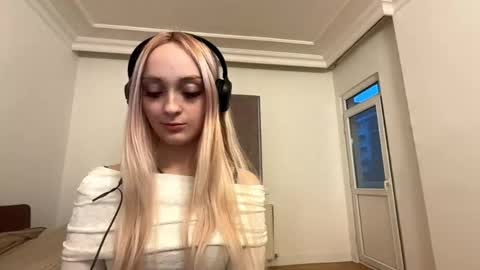 Ellie online show from February 16, 3:43 pm