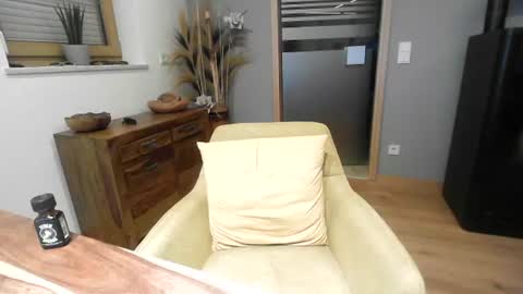 microsbody online show from June 28, 9:11 pm