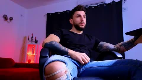 MightyAaron online show from November 19, 7:18 am