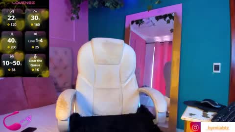 Snapshot of miia_bratz chatting on October 7, 8:05 pm miia_bratz online show from October 7, 8:05 pm