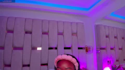 Miia Schwarz  online show from April 26, 1:53 pm