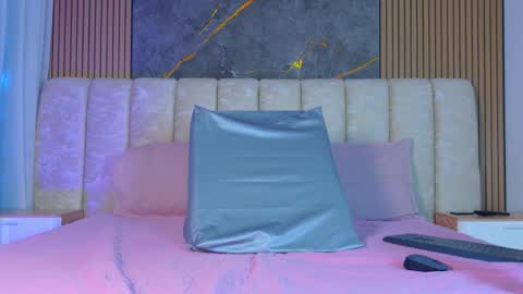 miia scoott  online show from February 5, 12:20 pm