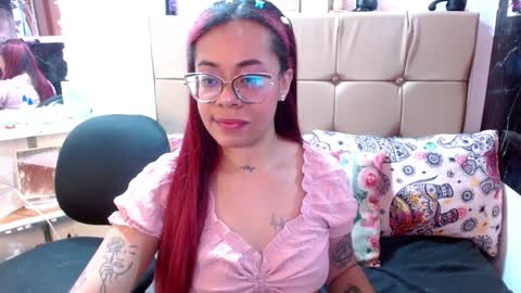 Snapshot of miia_spencer_ chatting on January 7, 5:42 pm miia online show from January 7, 5:42 pm