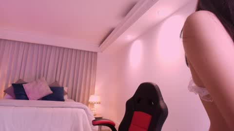 Mia online show from February 28, 7:05 am