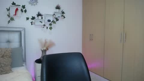 miiaa_k online show from January 9, 9:48 am