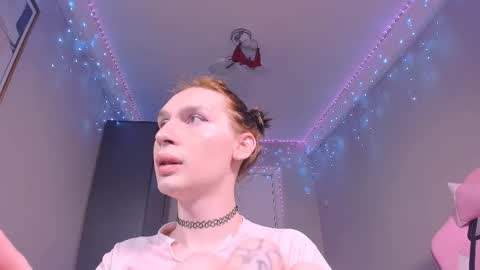 mikaella_nicole online show from April 25, 8:28 pm