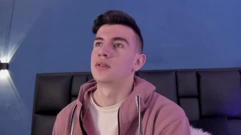 mikael online show from October 3, 4:43 am