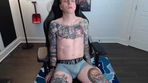 MikahisHung online show from January 18, 4:49 pm