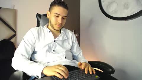 Mike  online show from December 3, 11:55 am