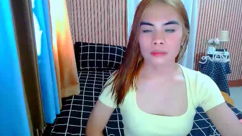 Snapshot of mikhayla_and_zeus_room chatting on September 18, 5:00 am Mikhayla and Zeus online show from September 18, 5:00 am