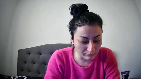 Mikyloveu online show from March 3, 3:30 pm