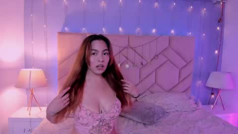 Mila Monnet online show from May 19, 3:35 am