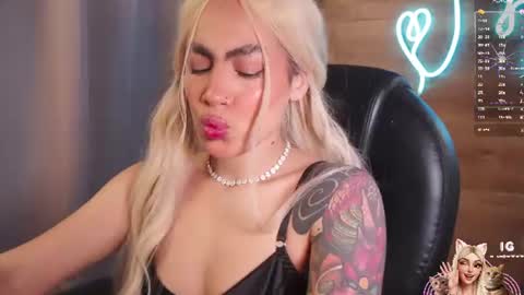 M I L A  online show from June 22, 9:44 pm