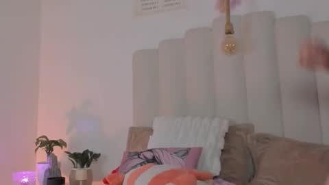 mila_stark333 online show from March 8, 2:37 am