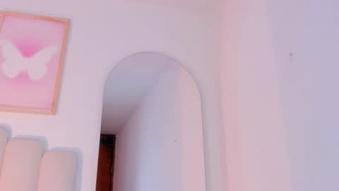 mila_stark333 online show from April 17, 5:32 am